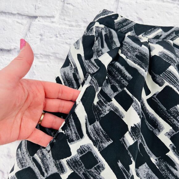 Michael Kors Silk Pleated A-Line Skirt Black White Geometric Size 6 Knee Length - Picture 5 of 9